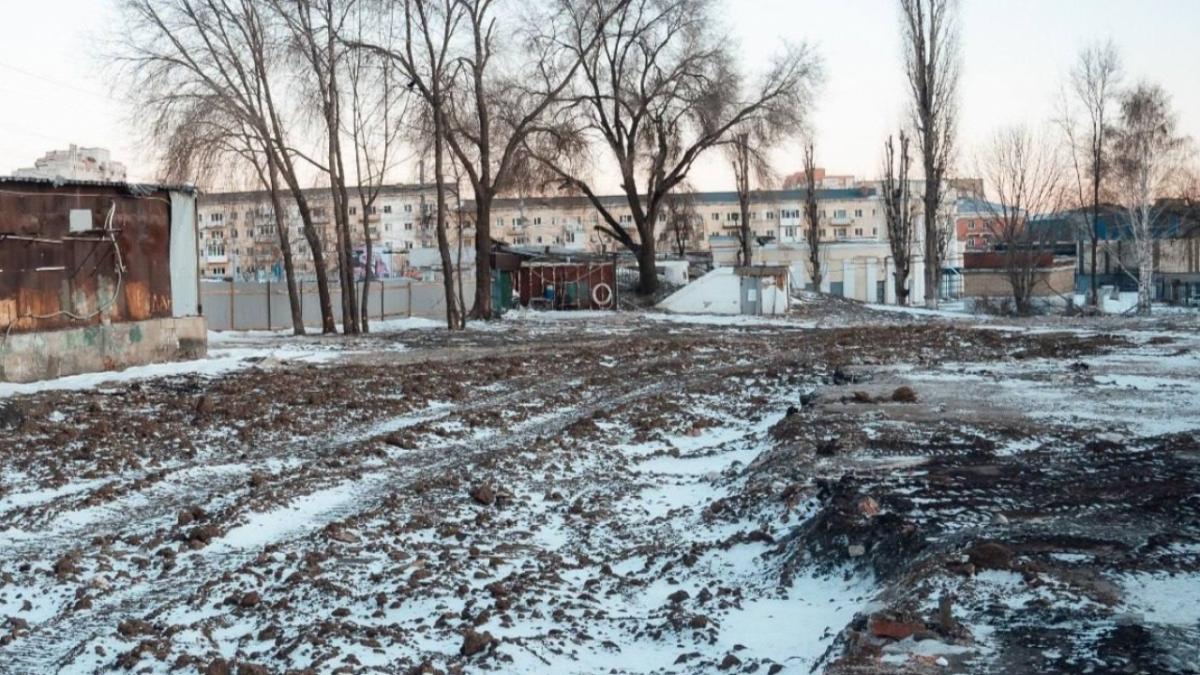 На Привокзальной площади Саратова снесли общежитие в декабре