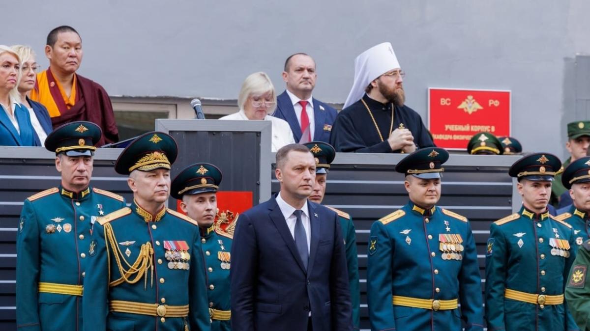 Калинин принял участие в открытии Саратовского военного училища химзащиты