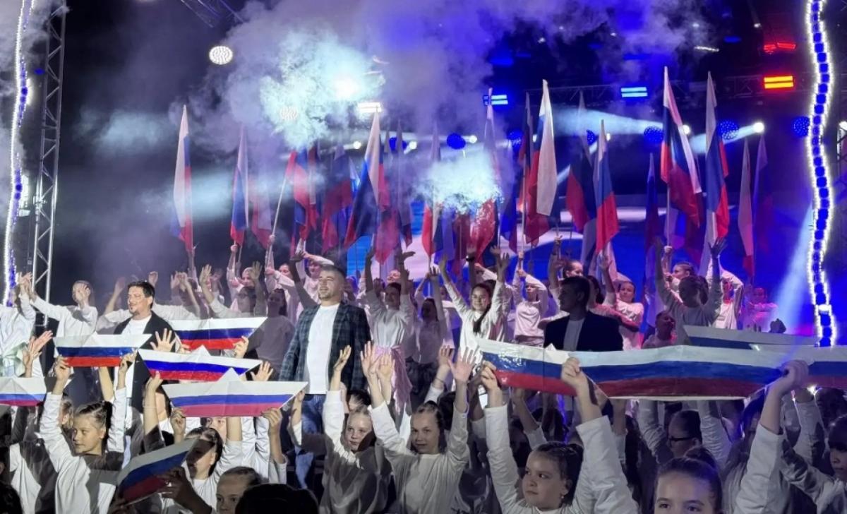 Город Энгельс отметил 279-й день рождения мюзиклом и светодинамическим шоу