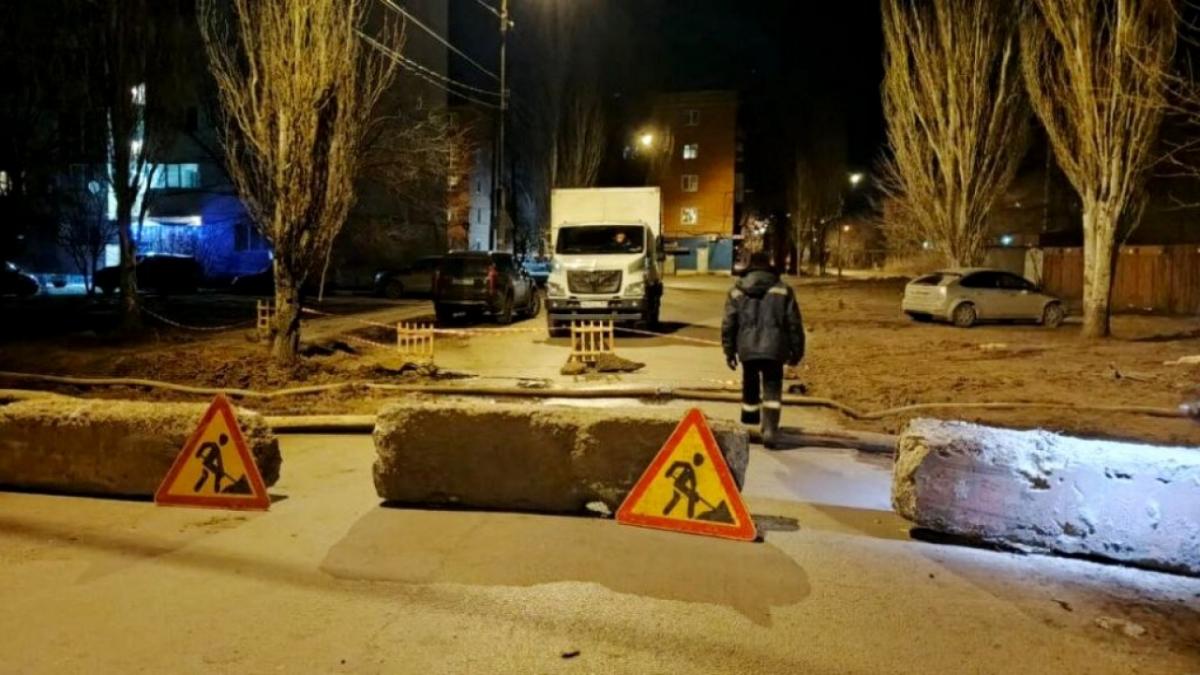 Масштабная авария в Энгельсе: перекрыто движение, отключена вода 