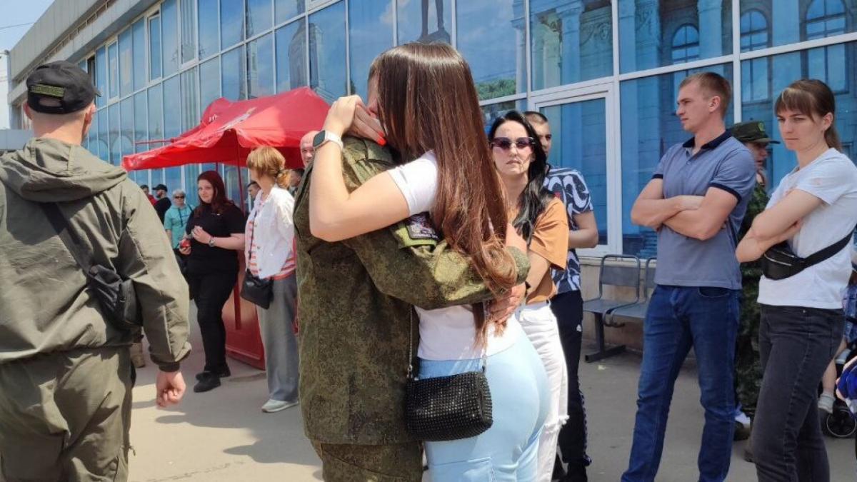 130 саратовских солдат после отпуска отправились в зону СВО