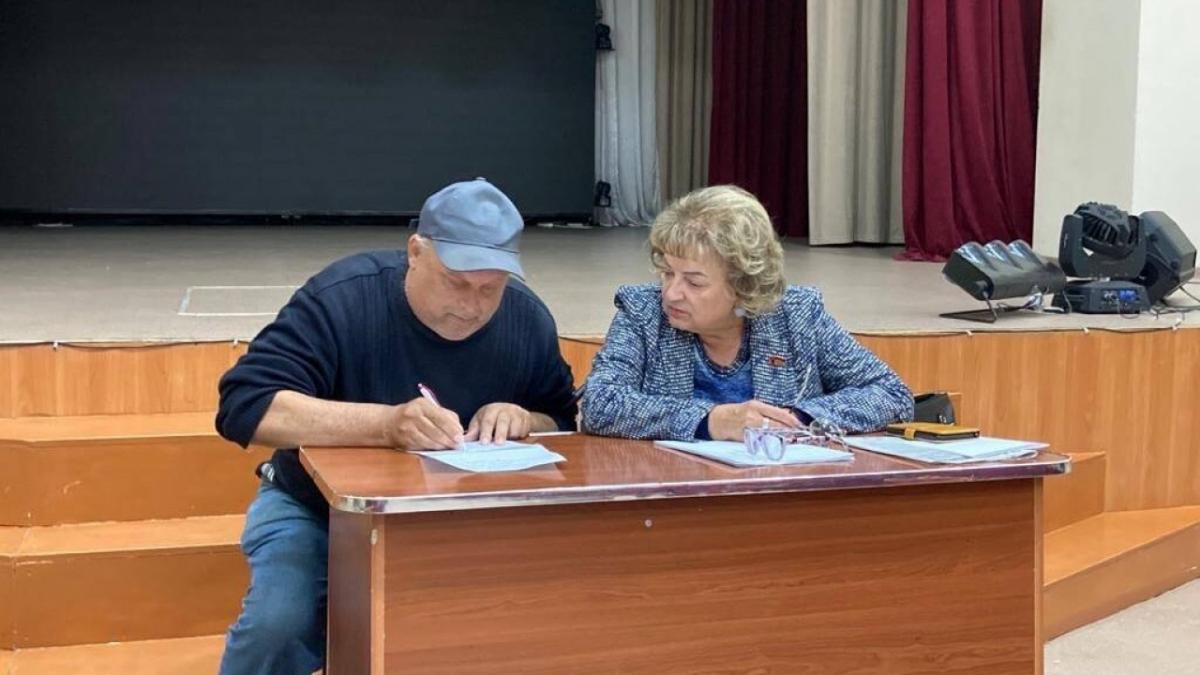 Алимова и Буланов провели встречу с жителями Аткарска