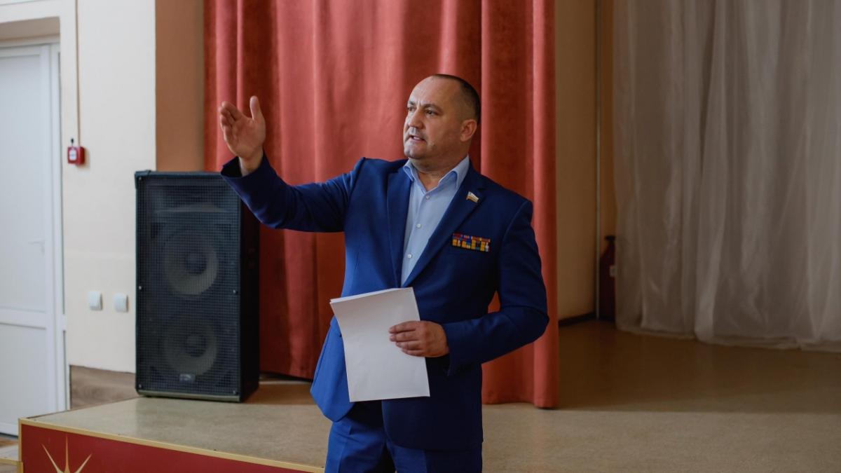 Депутат Калинин взялся за решение проблем жителей Ударника