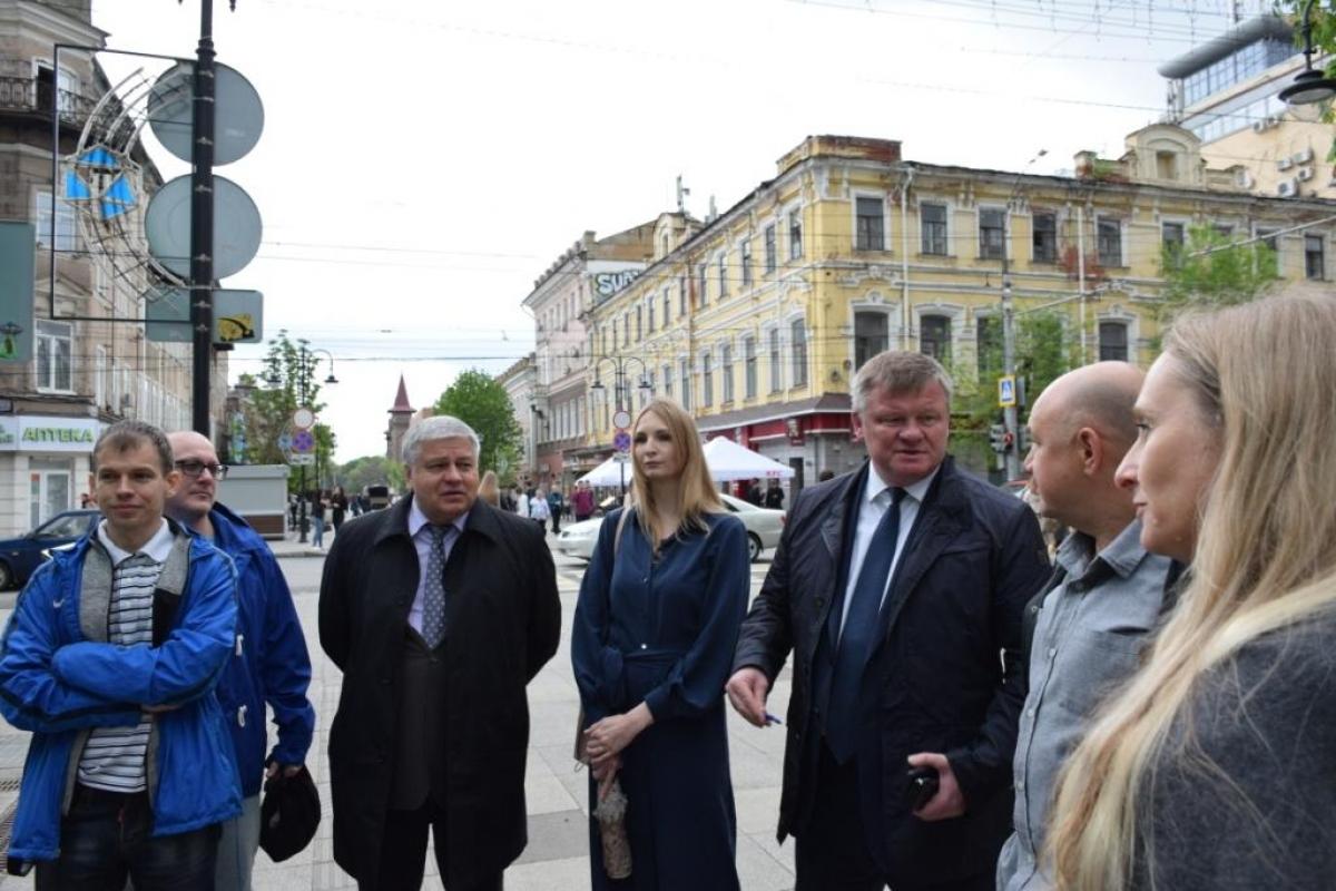 В Саратове общественники и чиновники обсудили судьбу гостиниц «Россия» и «Европа»