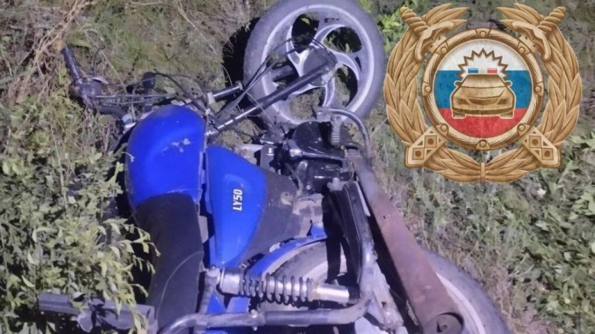 Под Саратовом на полевой дороге разбился насмерть водитель мотоцикла 