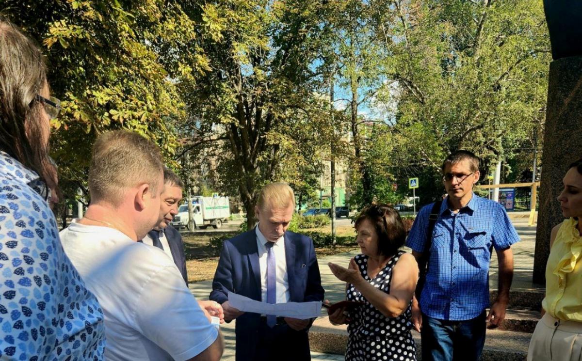 В Саратове при строительстве разворотных колец трамвая защитят и высадят деревья