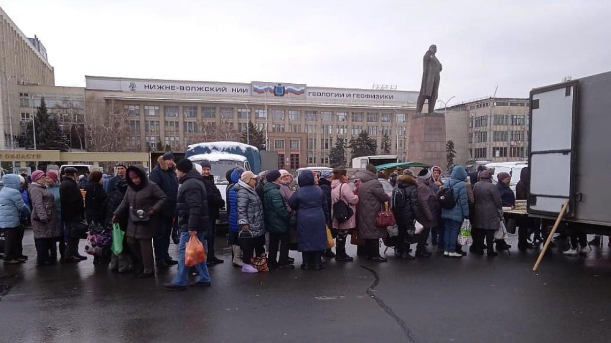 В Саратове снова выстроились очереди за дешевыми яйцами на ярмарке |  20.01.2024 | Саратов - БезФормата