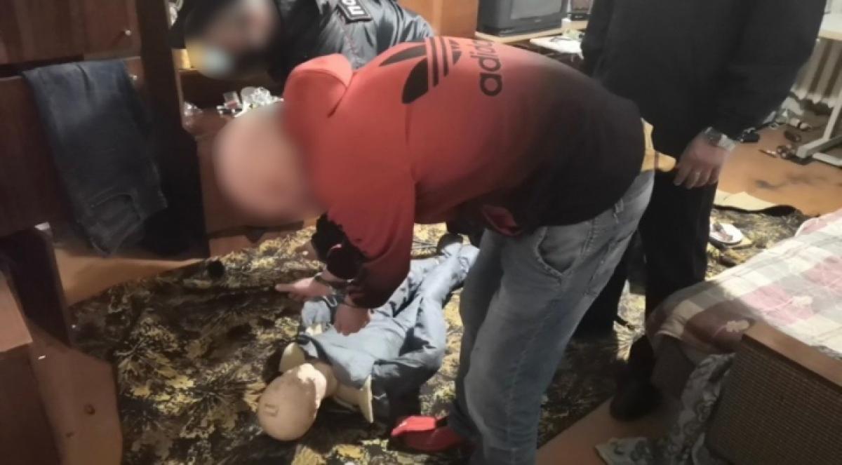 Вахтовик вернулся с заработков и забил до смерти возлюбленную, увидев в квартире незнакомца