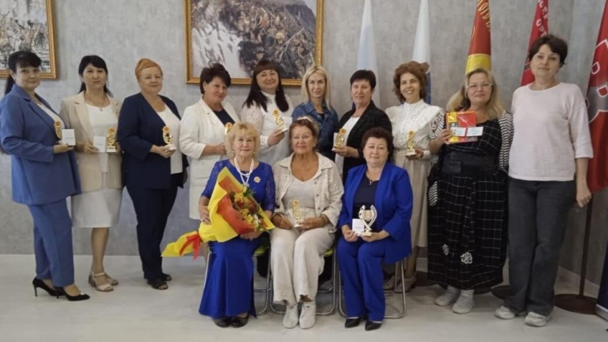 На площадке Медиахолдинга «Ветеранские вести» наградили саратовских учителей