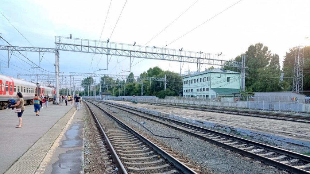 В ДТП с пассажирским поездом под Саратовом водитель легковушки не пострадал