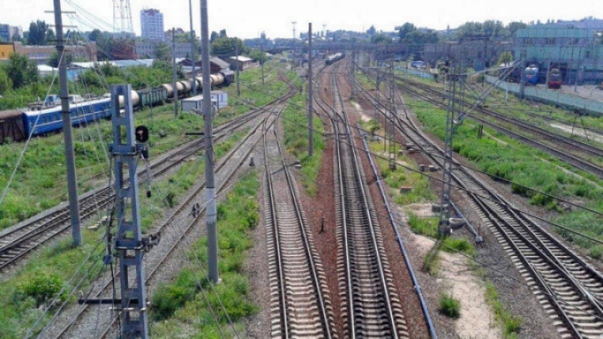 В Саратовской области сход локомотива вызвал задержки сразу четырех поездов