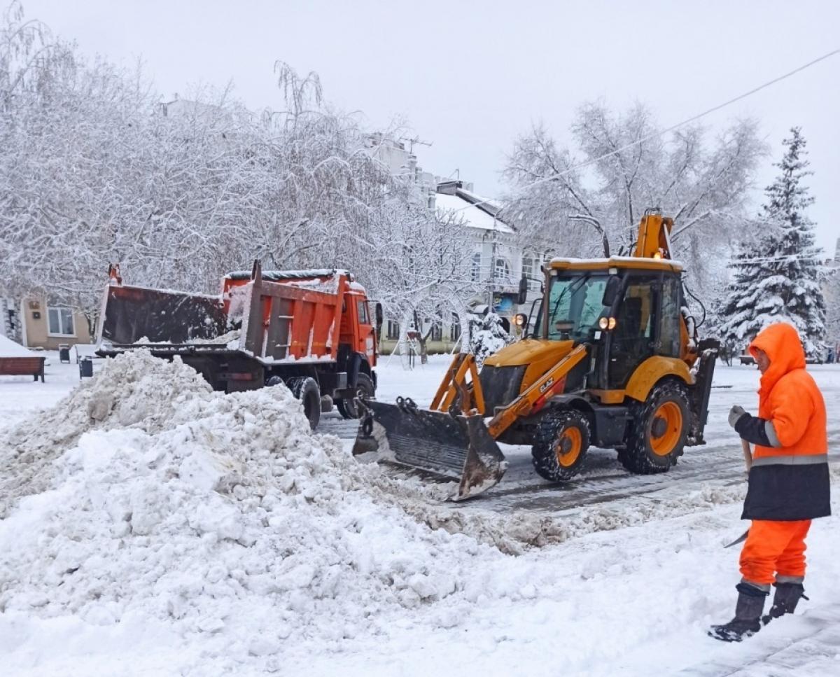 Власти Кировского и Волжского района Саратова ответили на претензии о плохой уборке снега