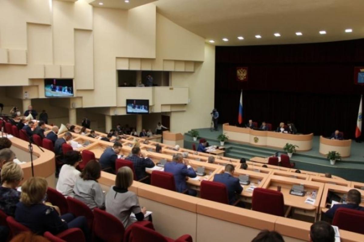 Без колы и фанты: саратовские депутаты введут ограничения на продажу тонизирующих напитков