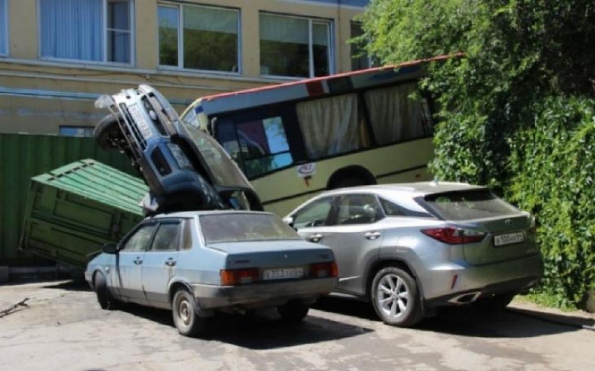 Саратовцы: «взбесившийся» автобус опять вышел на тропу войны