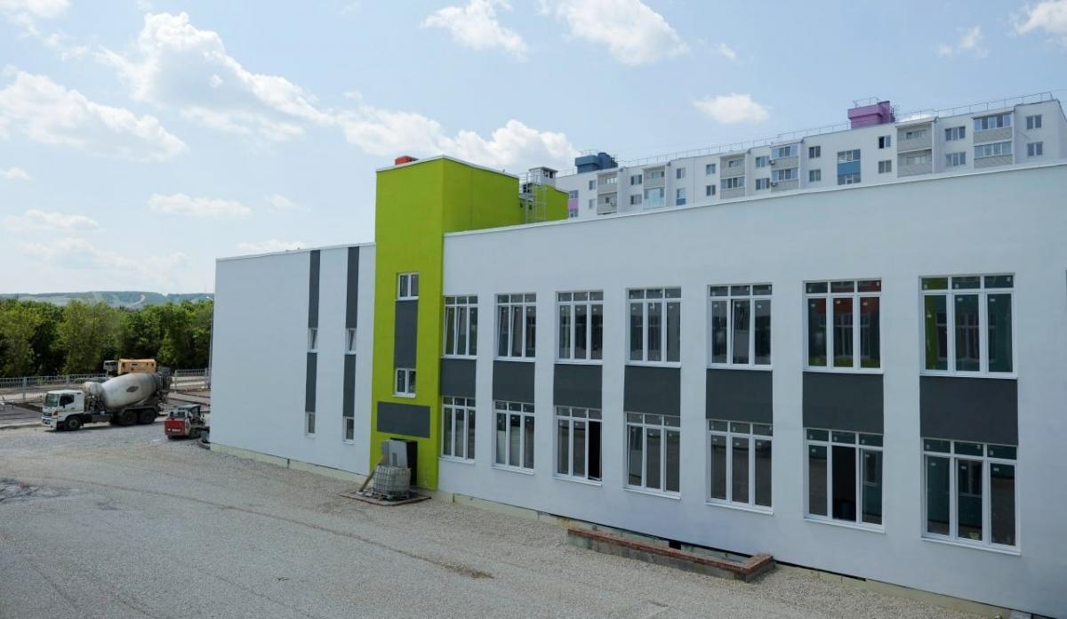 В новой школе Саратова на 825 мест будет бассейн и 2 спортзала