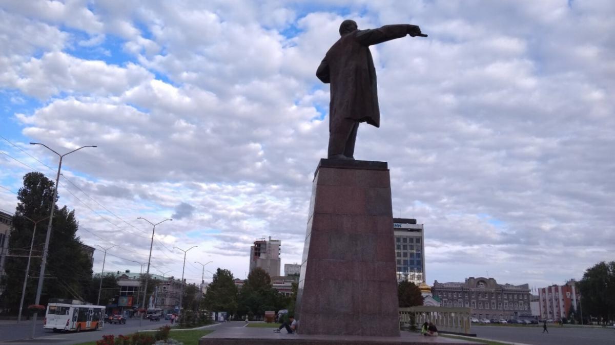 Памятник Ленину на Театральной площади переносить не будут