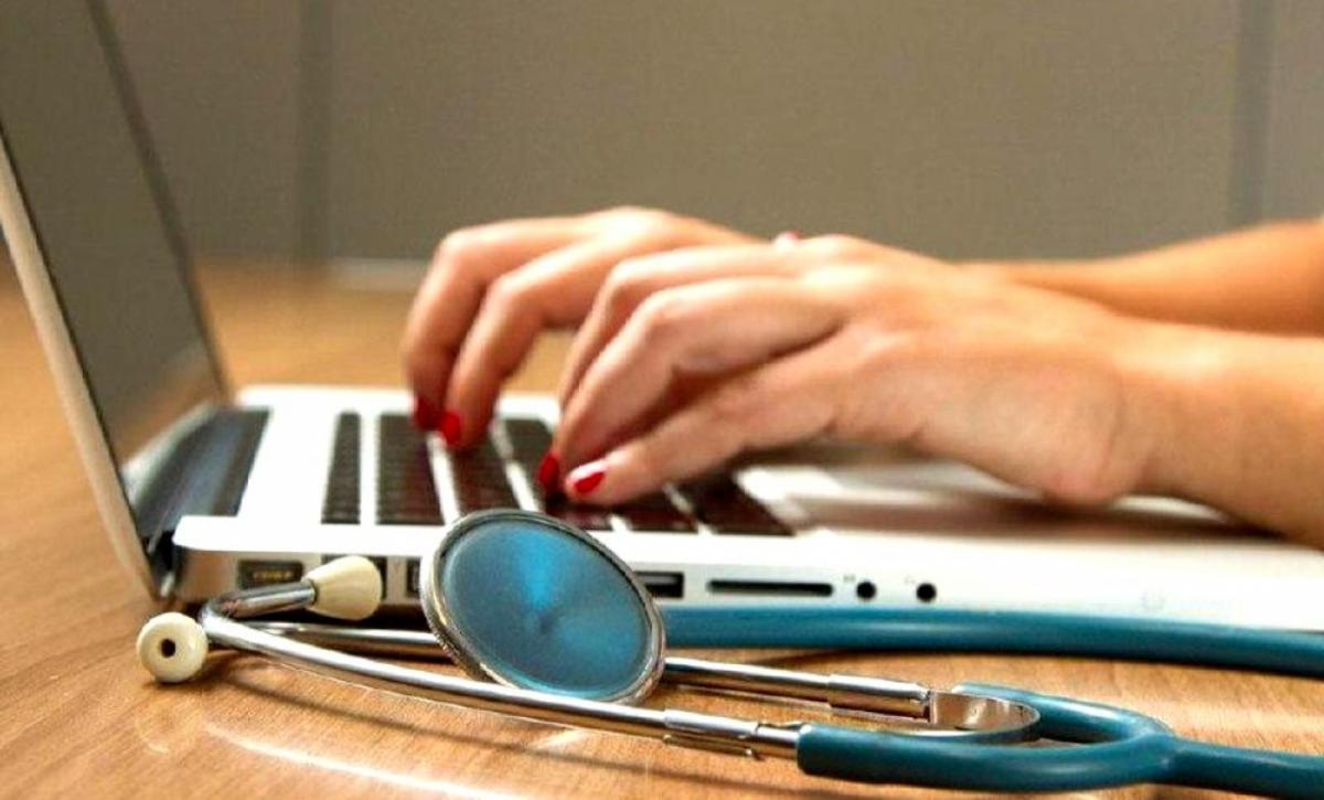 hh.ru: саратовским медикам предлагают зарплаты на 6% меньше января