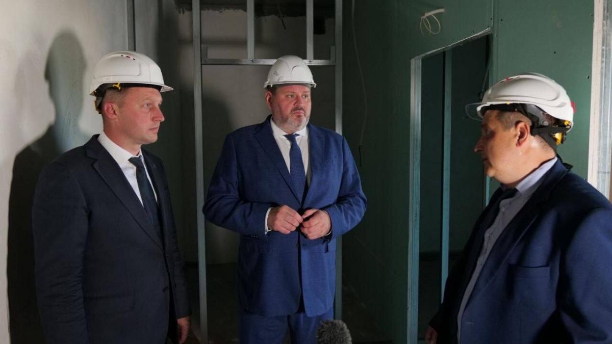 Министр Котяков побывал в Балаково на строительстве дома престарелых