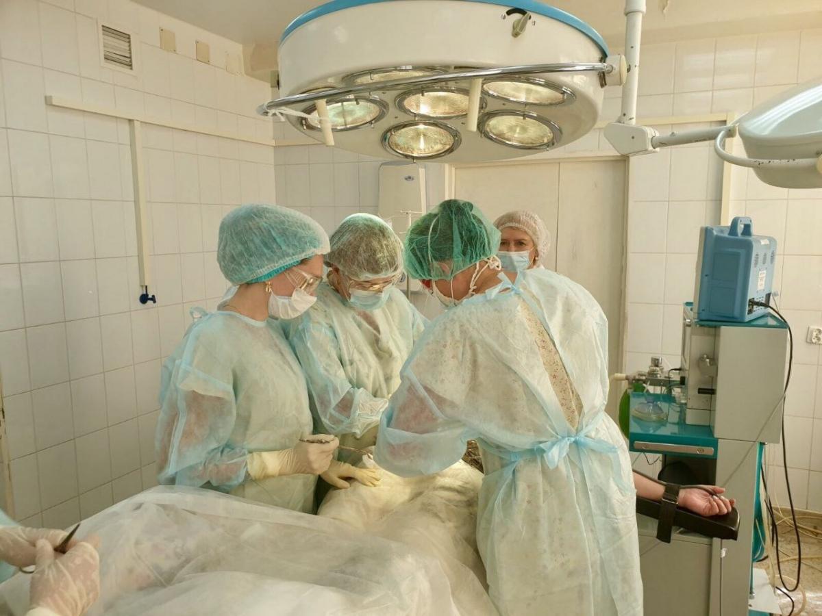 В Энгельсе врачи удалили пациентке опухоль весом 3 кг