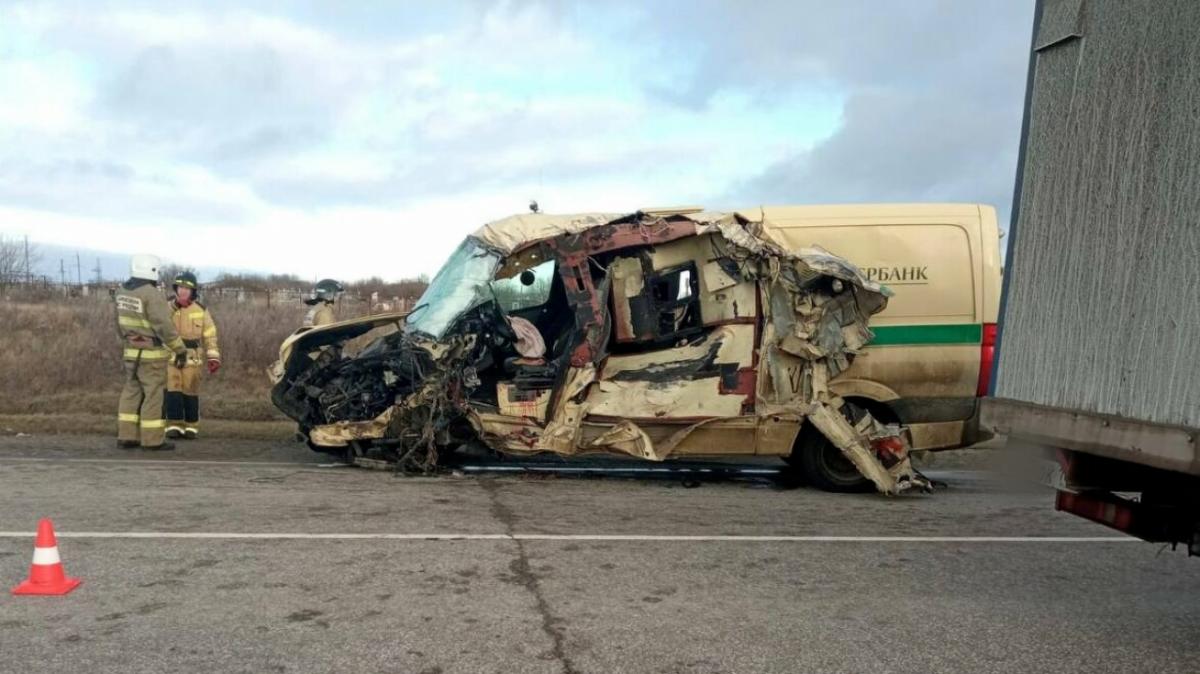 Водитель Volkswagen госпитализирован в тяжелом состоянии после массового ДТП под Аткарском