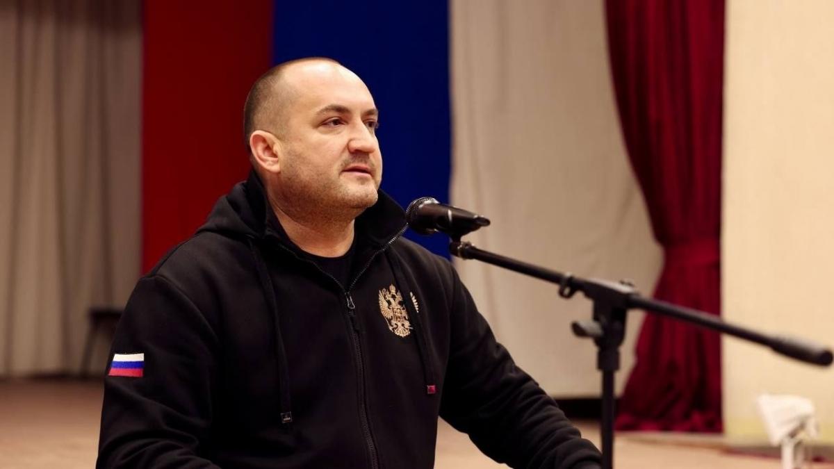 Вячеслав Калинин наградил капитанов команд интеллектуального квиза ко Дню России