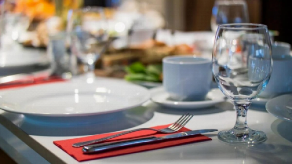 Саратовские кафе сменили иностранные вывески на русские 