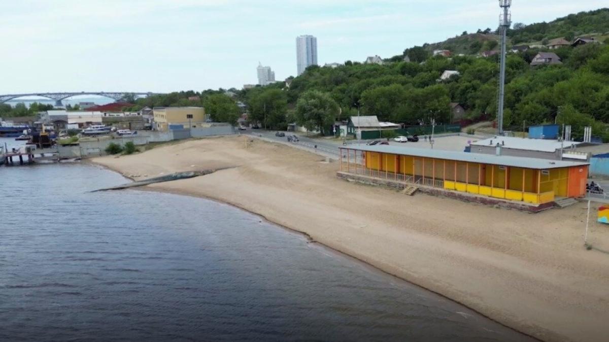 Бусаргин анонсировал начало строительства пляжа в Затоне в июле