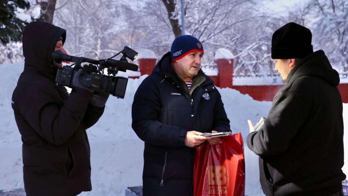 Калинин передал к празднику Крещения Господня православные подарки на фронт