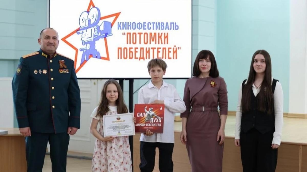 Депутат Вячеслав Калинин наградил участников национального рекорда России