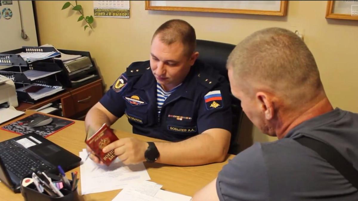 В Энгельсе в разы увеличилось количество желающих служить по контракту