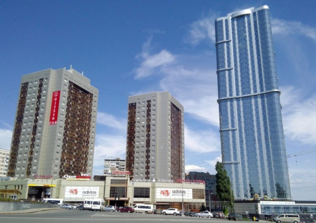 Саратовский министр: выйти на балкон или в окно, продемонстрировать штандарт и спеть песню