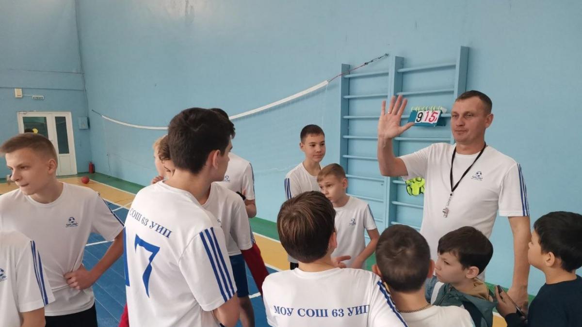 Физрук саратовской школы отправится на СВО вслед за 2 братьями