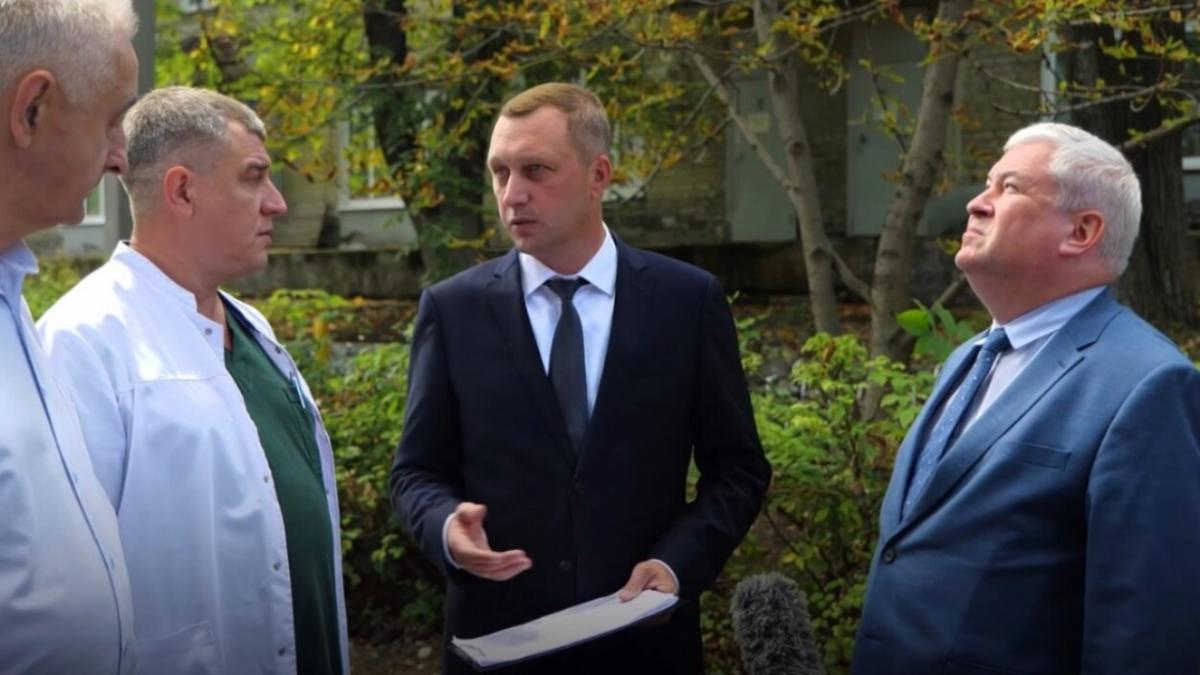 В Саратове на территории горбольницы впервые за 50 лет меняют асфальт