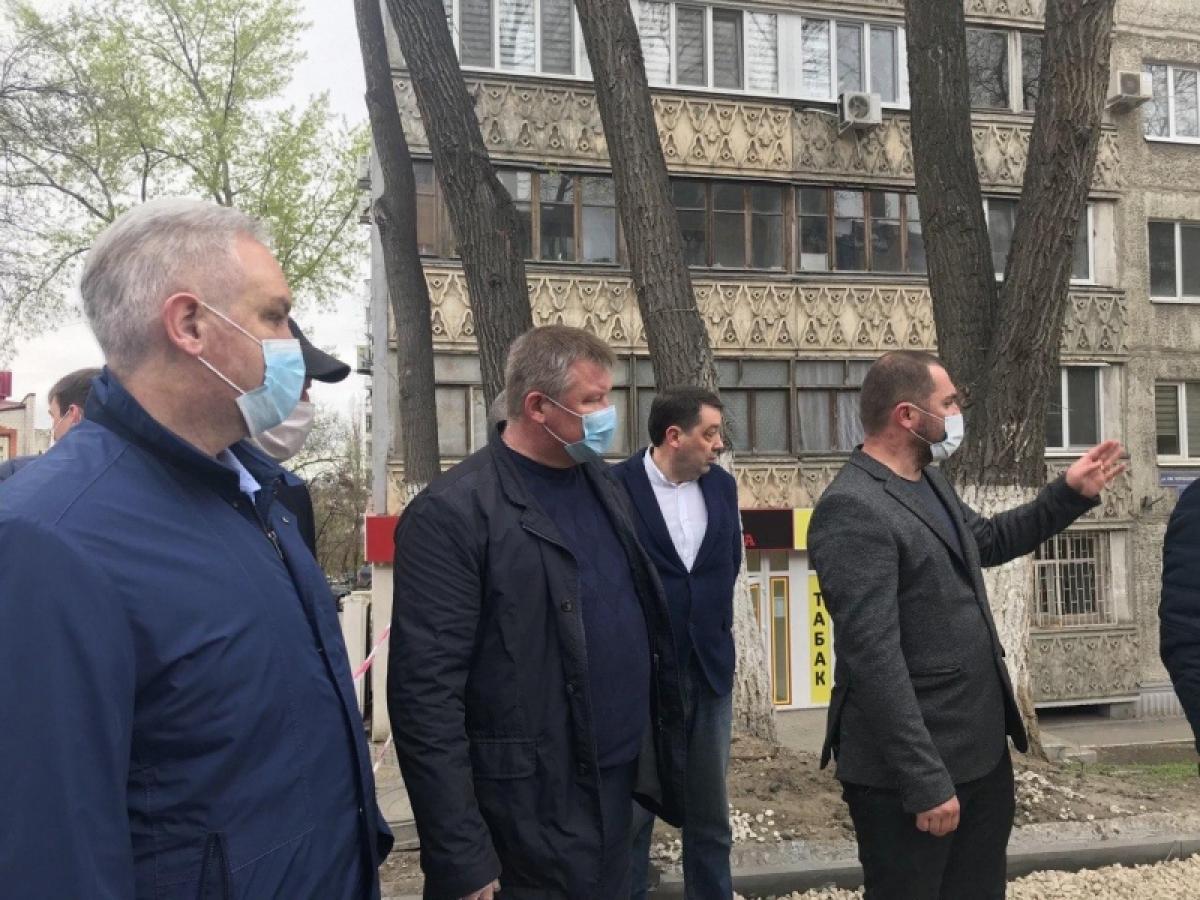 Михаил Исаев: убрали остатки деревьев, мешавшие асфальтировке тротуаров