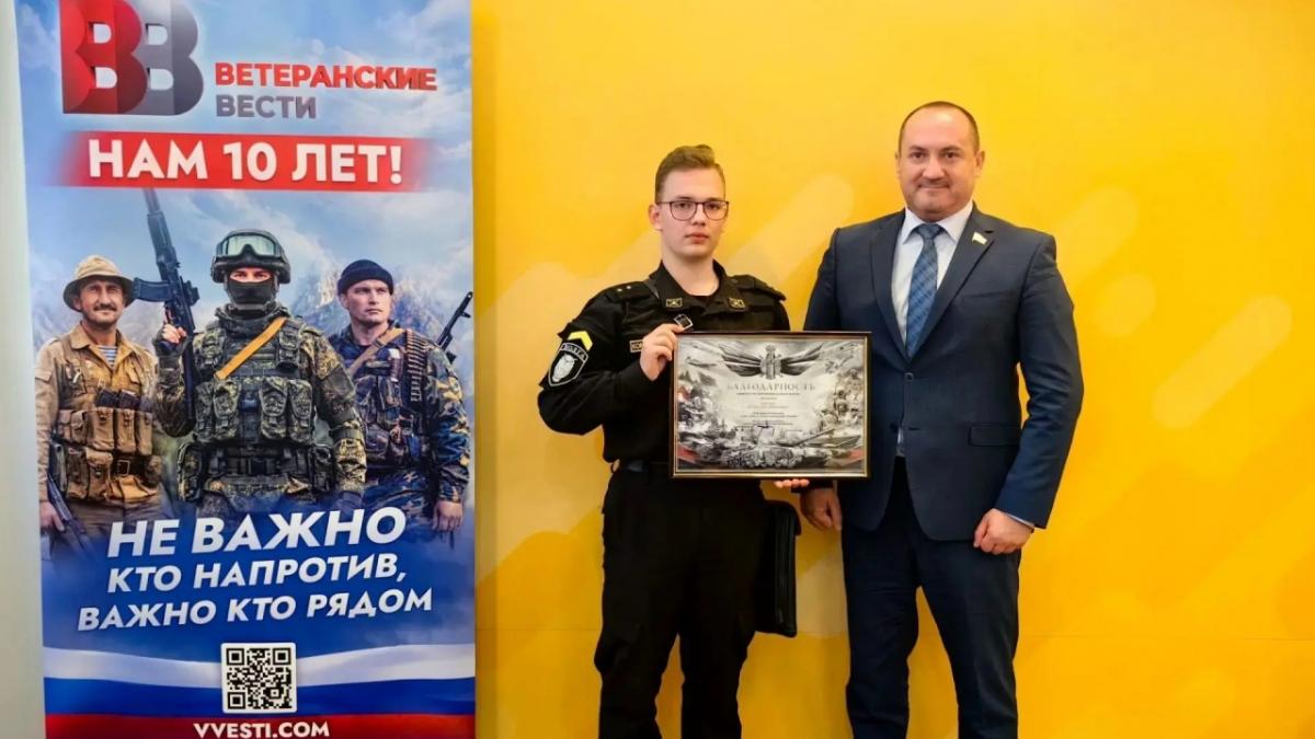 Депутат Калинин отметил волонтеров саратовских вузов грамотами Комитета Госдумы