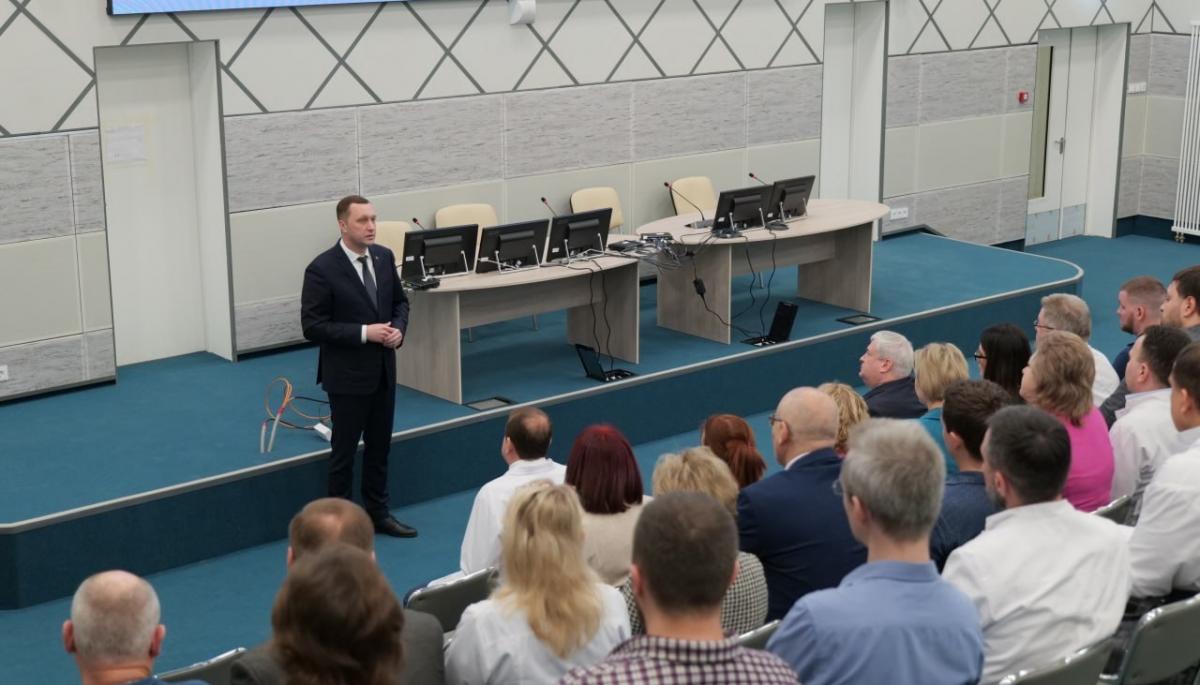 Бусаргин обсудил с врачами онкоцентра задачи по снижению смертности 