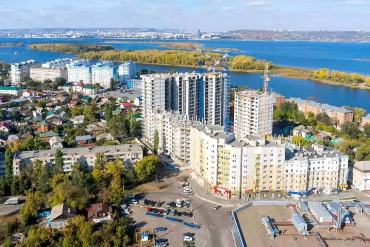 Население Энгельса призвали передвигаться пешком и на велосипедах