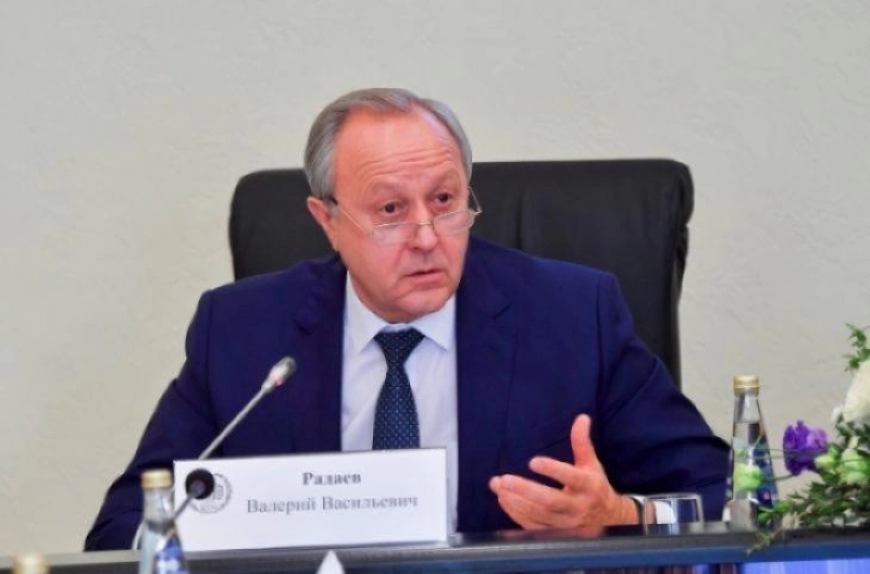 Валерий Радаев думает, что саратовцы гуляют на набережной