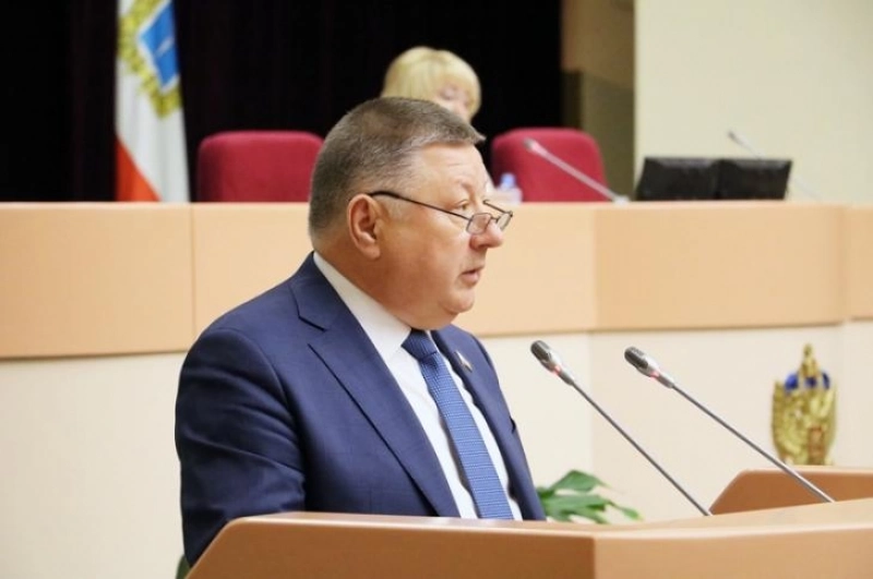 Потасовка в облдуме: депутаты оскорбляли и поливали друг друга водой  
