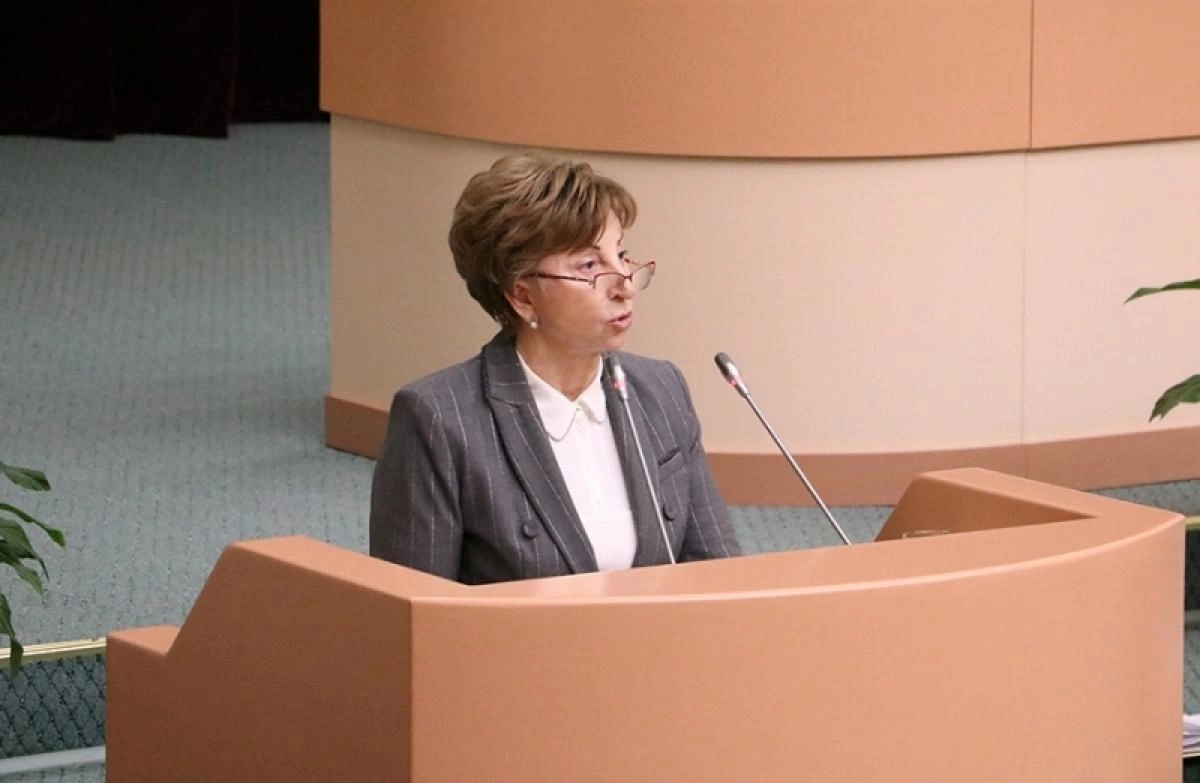 Зинаида Самсонова призвала депутатов прекратить пикироваться и заняться работой