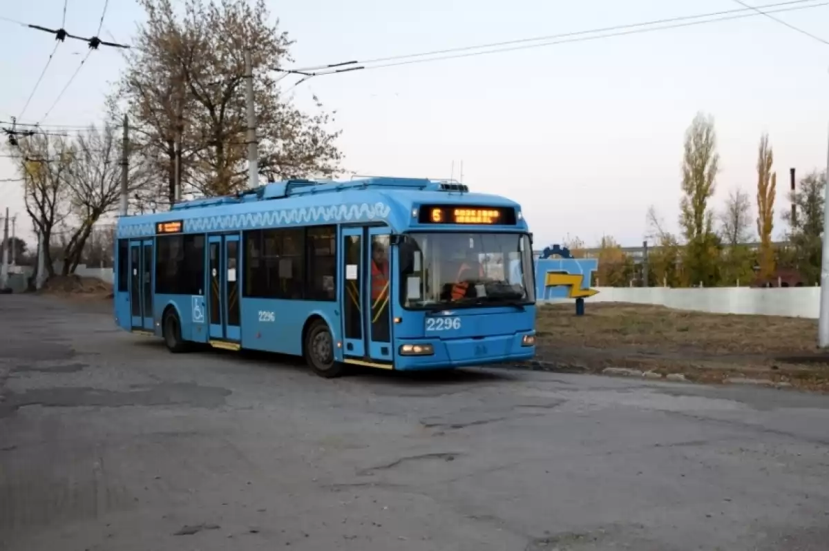 В Саратове вновь не ходят троллейбусы: городские власти обвиняют ООО «КВС»