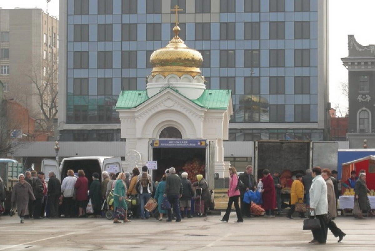 С сегодняшнего дня в Саратове возобновила работу ярмарка на Театральной площади 