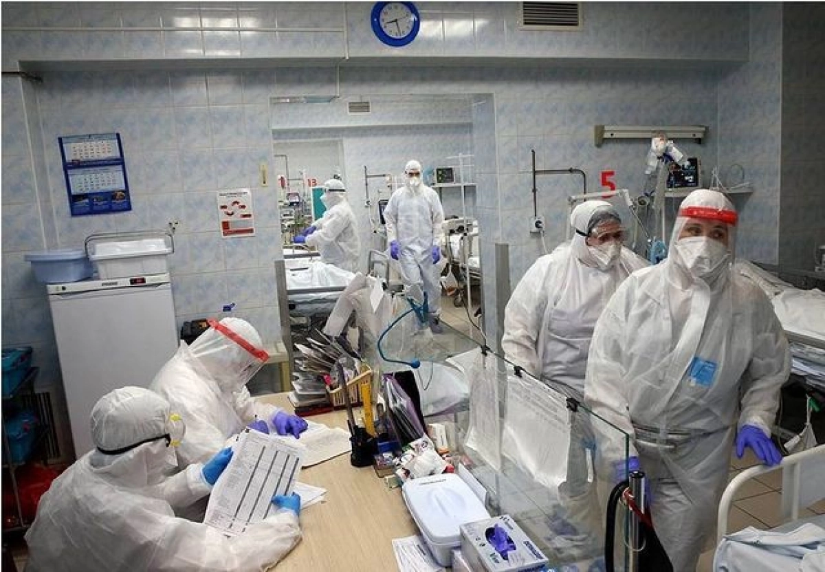 Чумаков о штамме «омикрон»: вакцинированные перенесут болезнь в легкой форме