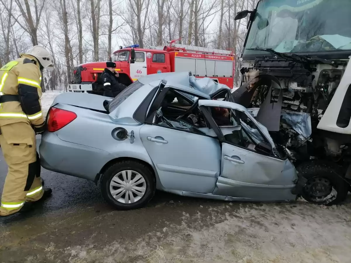 Смертельное ДТП под Саратовом: в аварии погибли два человека