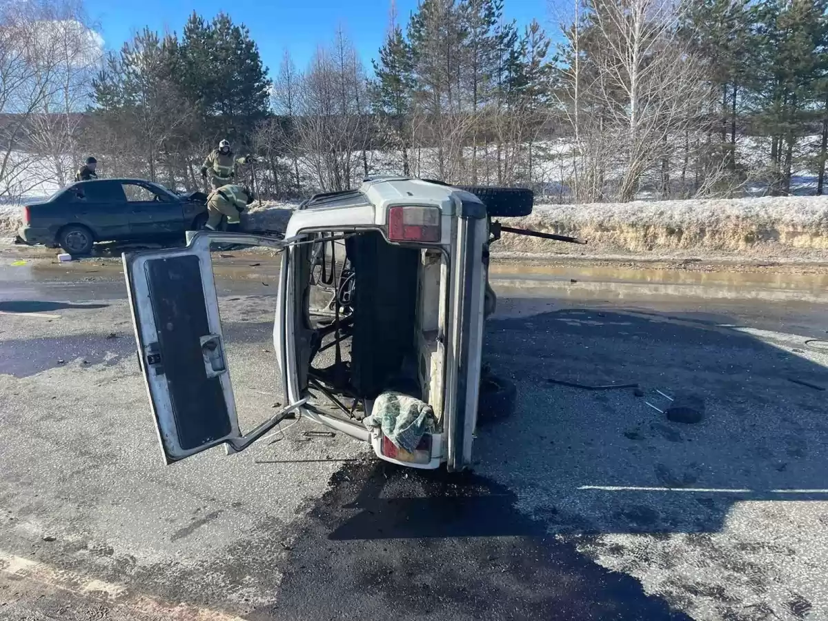 В серьезном ДТП на трассе Саратов-Балтай пострадали три человека