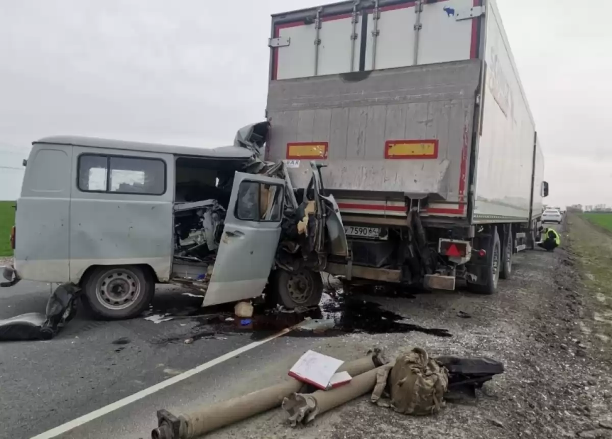 Два человека погибли, один госпитализирован в результате аварии на трассе в  Саратовской области