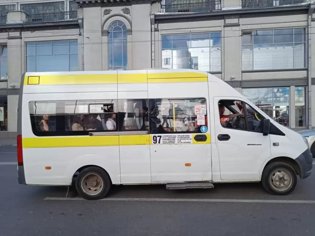 Власти ответили саратовцам, почему в городских маршрутках разная стоимость  проезда