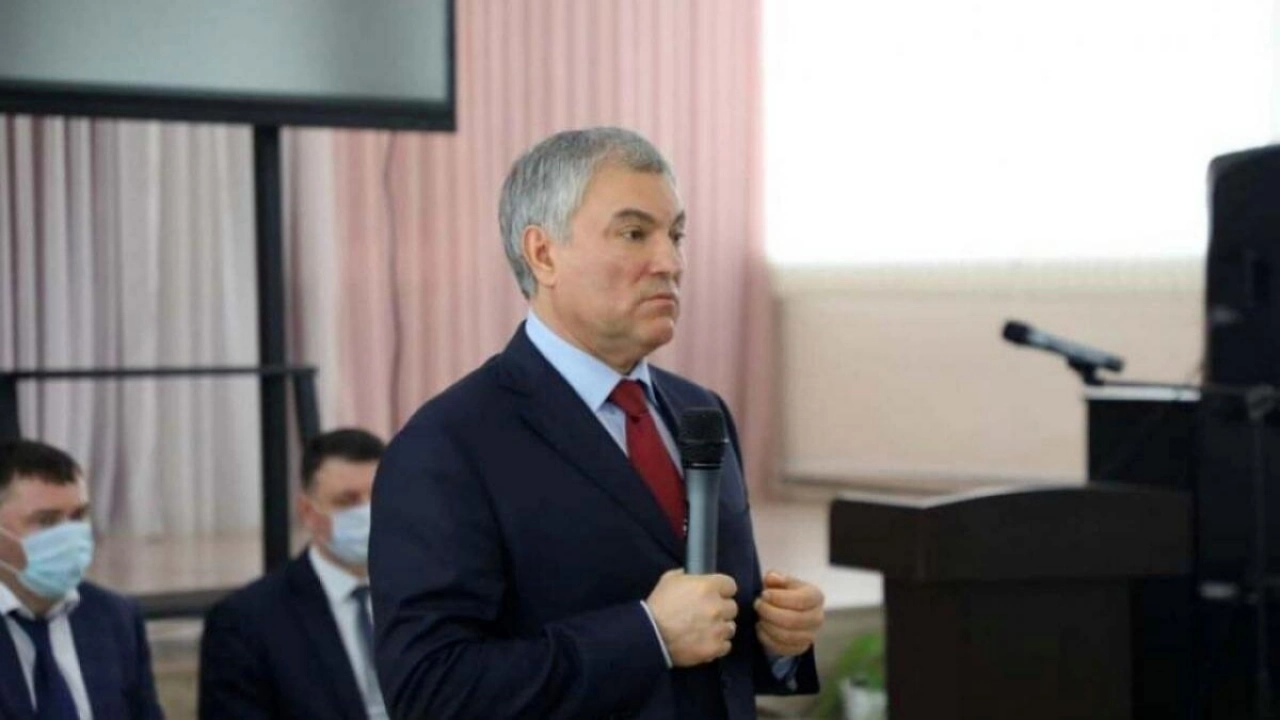 «В Саратове набережная открыта, а в Энгельсе – нет»: Володин призвал выяснить, чьи коттеджи перекрывают доступ к Волге