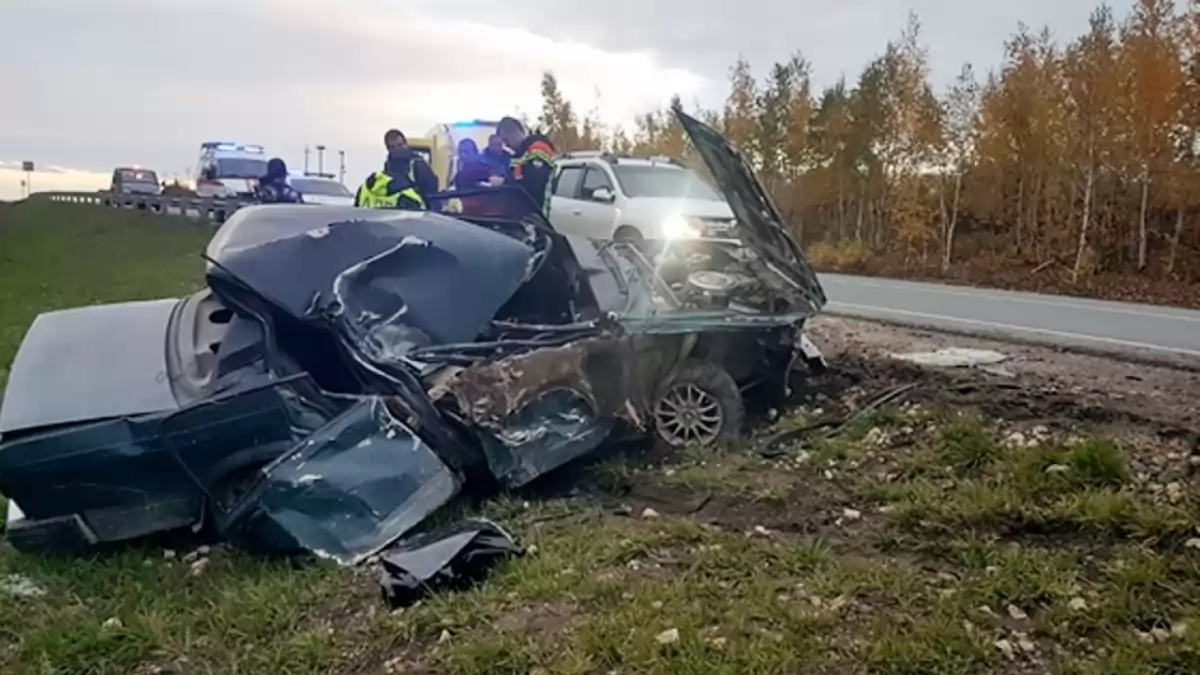 Под Саратовом погоня за нарушителем закончилась крупным ДТП с 3  пострадавшими