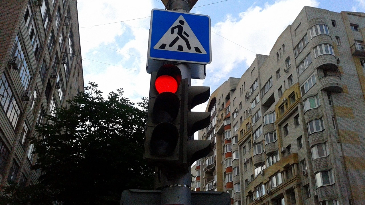Улицу в Саратове перекроют на ночь из-за укладки асфальта